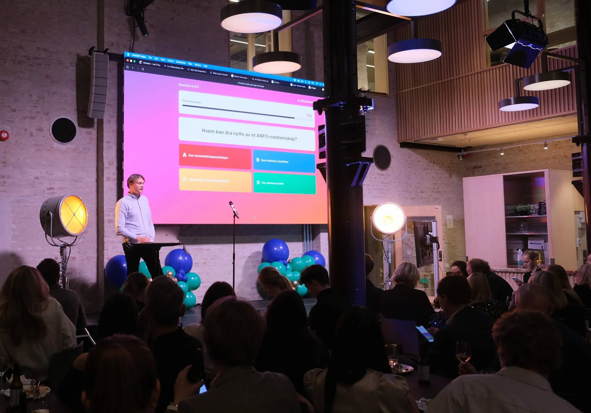 Simon Strumse holder foredrag